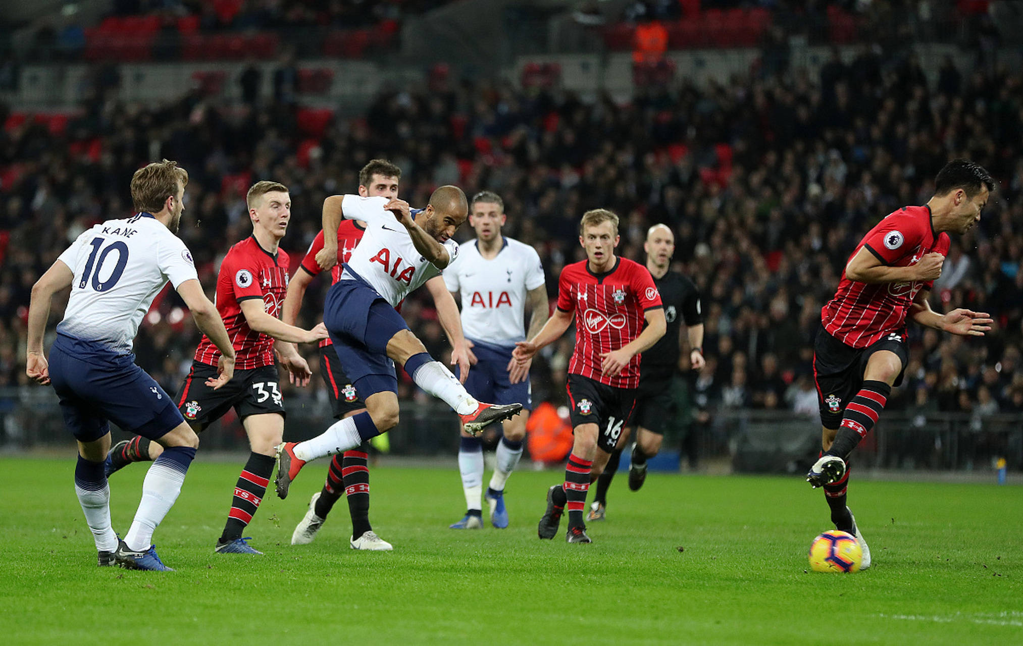 足球市场的 足球市场的